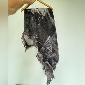 Thick warm scarf, black, white, grey
